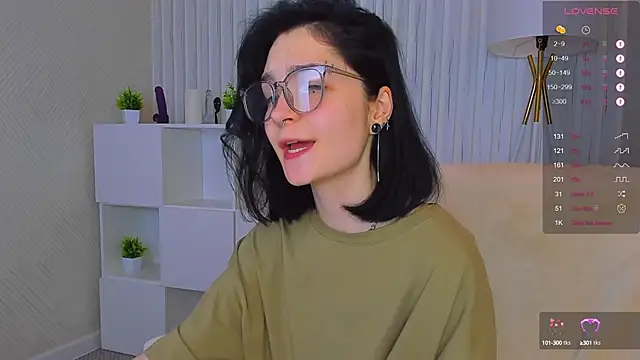 Snapshot of Luna-Moon chatting on 12.08.24 Luna-Moon online show from 12.08.24