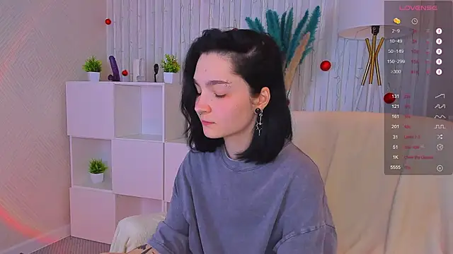 Snapshot of Luna-Moon chatting on 12.11.24 Luna-Moon online show from 12.11.24