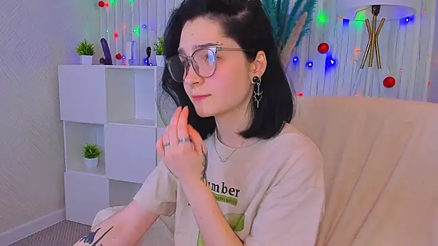 Snapshot of Luna-Moon chatting on 12.11.24 Luna-Moon online show from 12.11.24
