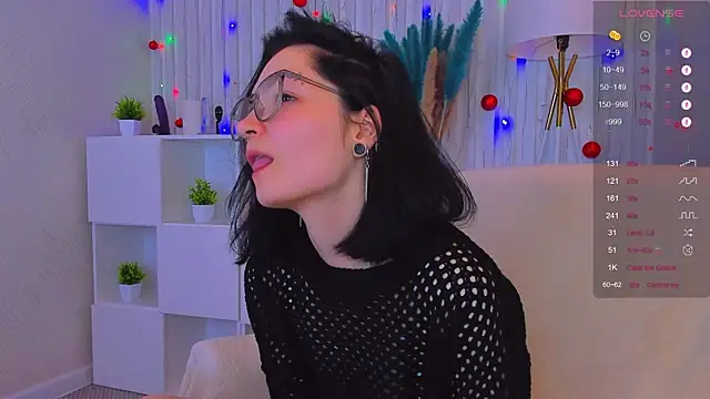 Snapshot of Luna-Moon chatting on 12.17.24 Luna-Moon online show from 12.17.24