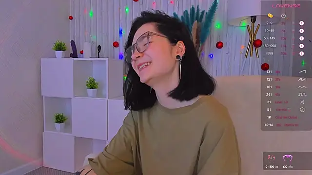 Snapshot of Luna-Moon chatting on 12.17.24 Luna-Moon online show from 12.17.24