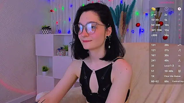 Snapshot of Luna-Moon chatting on 12.20.24 Luna-Moon online show from 12.20.24