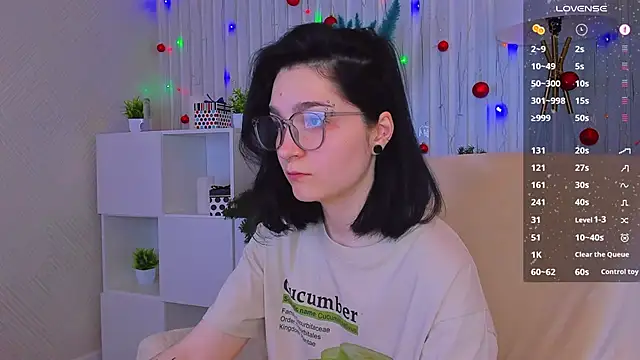 Snapshot of Luna-Moon chatting on 12.25.24 Luna-Moon online show from 12.25.24