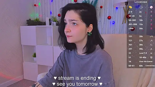 Snapshot of Luna-Moon chatting on 12.27.24 Luna-Moon online show from 12.27.24