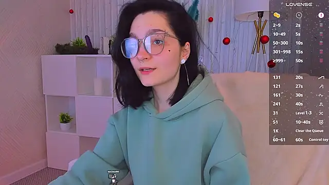 Snapshot of Luna-Moon chatting on 12.28.24 Luna-Moon online show from 12.28.24