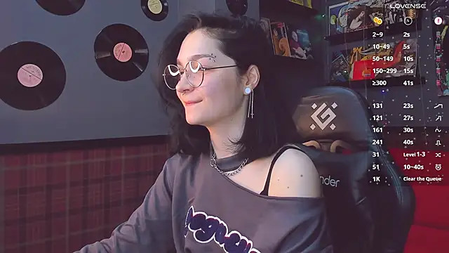Snapshot of Luna-Moon chatting on 01.11.25 Luna-Moon online show from 01.11.25