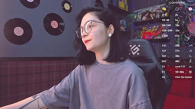 Snapshot of Luna-Moon chatting on 01.13.25 Luna-Moon online show from 01.13.25