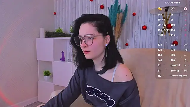 Snapshot of Luna-Moon chatting on 01.17.25 Luna-Moon online show from 01.17.25