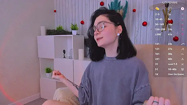 Snapshot of Luna-Moon chatting on 01.17.25 Luna-Moon online show from 01.17.25