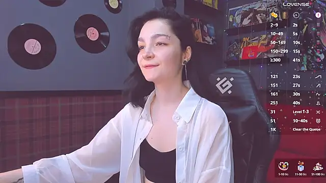 Snapshot of Luna-Moon chatting on 01.24.25 Luna-Moon online show from 01.24.25