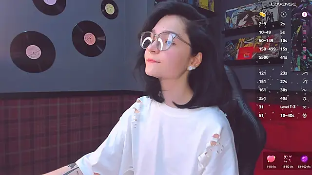 Snapshot of Luna-Moon chatting on 02.04.25 Luna-Moon online show from 02.04.25