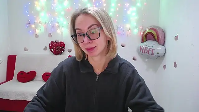 Snapshot of VasilisaSii chatting on 09.29.25 VasilisaSii online show from 09.29.25