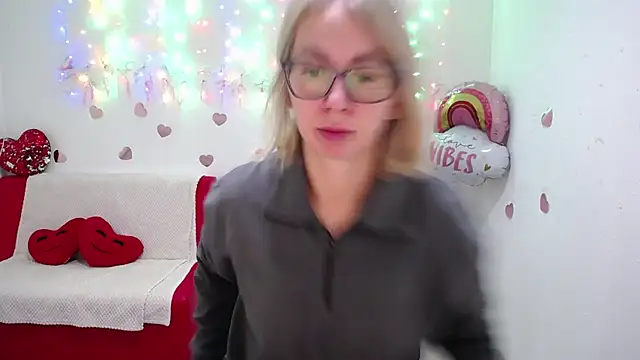 Snapshot of VasilisaSii chatting on 10.10.25 VasilisaSii online show from 10.10.25