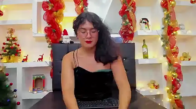 Snapshot of Elith_Berry69 chatting on 12.14.24 Elith Berry69 online show from 12.14.24