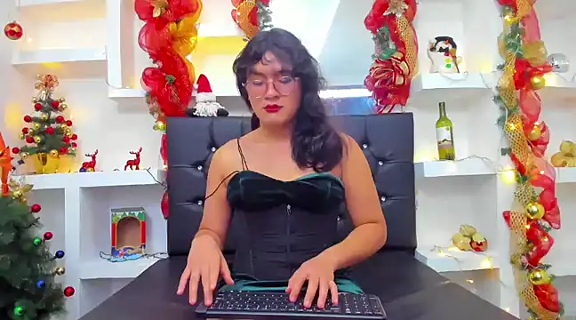 Snapshot of Elith_Berry69 chatting on 12.15.24 Elith Berry69 online show from 12.15.24