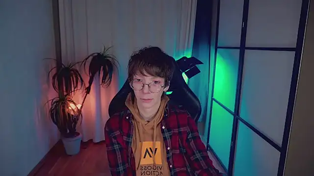 Snapshot of TommieH chatting on 01.19.25 TommieH online show from 01.19.25