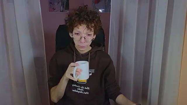 Snapshot of TommieH chatting on 02.21.25 TommieH online show from 02.21.25