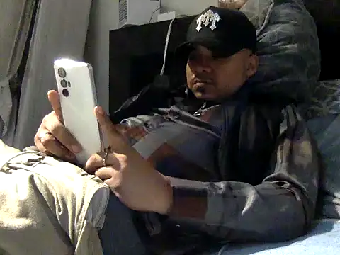 Snapshot of Sr_CobraHot chatting on 04.01.26 Sr CobraHot online show from 04.01.26