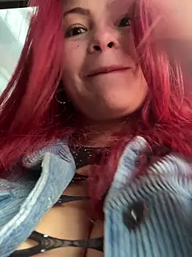 Snapshot of lia_moon77 chatting on 02.12.25 lia moon77 online show from 02.12.25