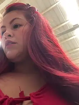 Snapshot of lia_moon77 chatting on 02.14.25 lia moon77 online show from 02.14.25