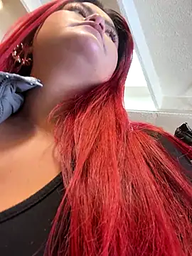 Snapshot of lia_moon77 chatting on 10.27.25 lia moon77 online show from 10.27.25