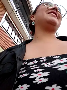 lara moon25 online show from 09.27.25