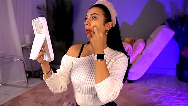 BetsyGonzale online show from 10.21.25