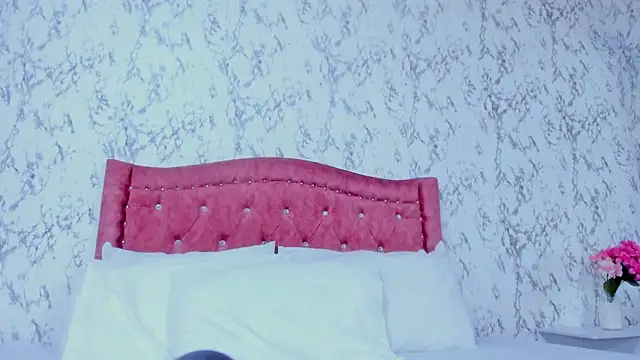 Mia Malkovaa  online show from 02.26.26