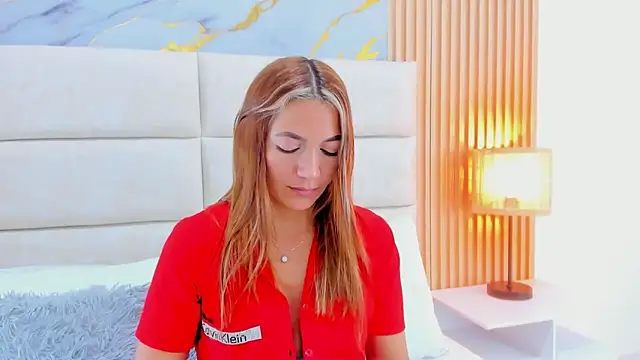 Mia Malkovaa  online show from 04.13.26