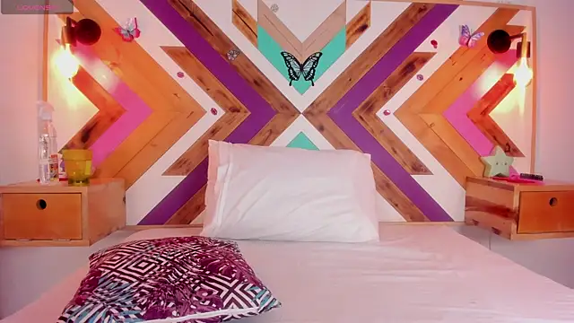 Snapshot of Katia_Wilson chatting on 10.24.25 Katia Wilson online show from 10.24.25