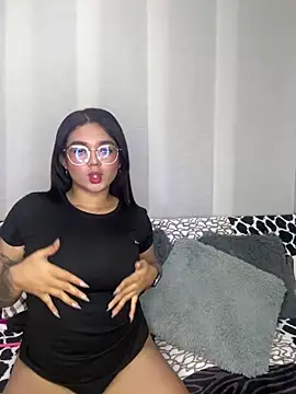 Snapshot of camianddanna chatting on 01.19.25 camianddanna online show from 01.19.25