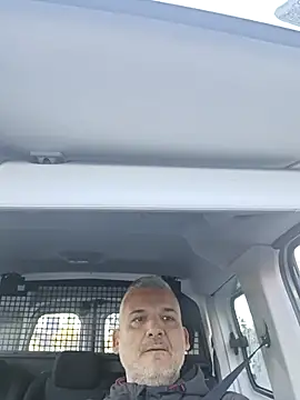 Snapshot of Holaluz2 chatting on 11.26.25 Holaluz2 online show from 11.26.25