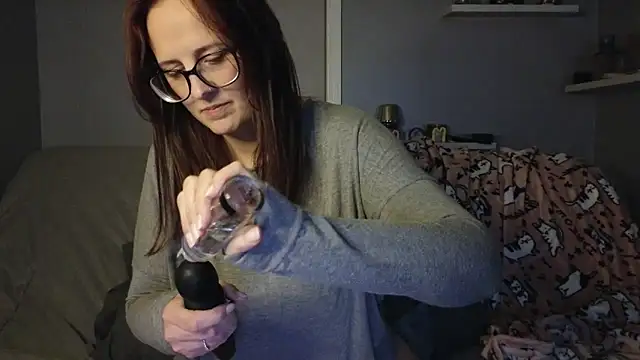 TheBustyHouseWife online show from 03.17.25