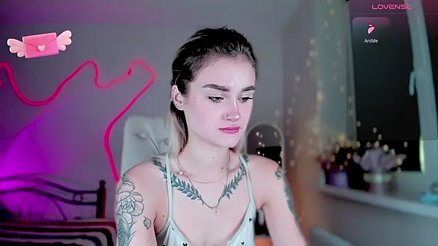  Ravenaa online show from 12.04.24