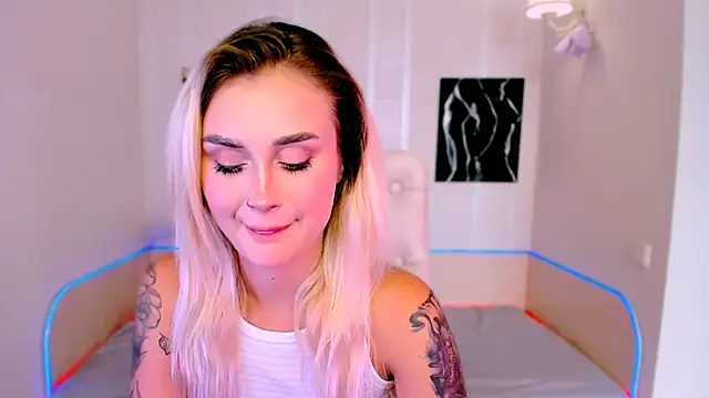  Ravenaa online show from 09.18.25