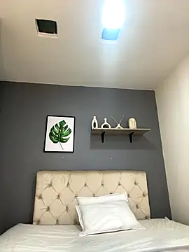 Soe Lara online show from 09.18.25