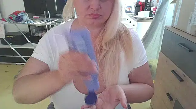 Meliss Official9 online show from 02.20.25