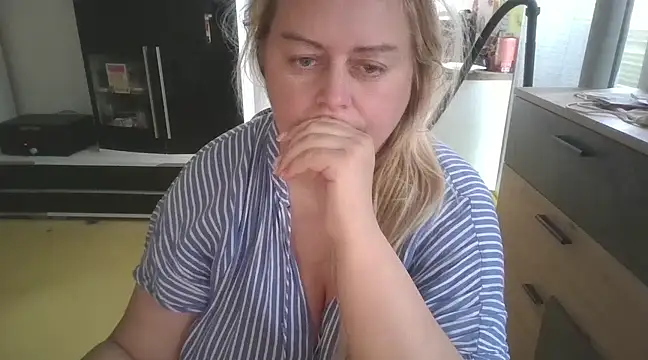 Meliss Official9 online show from 02.27.25