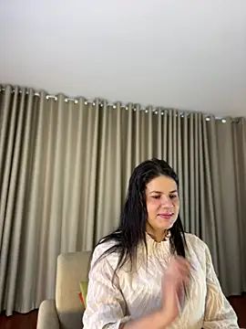 Snapshot of Alice_Biel chatting on 06.13.26 Alice Biel online show from 06.13.26