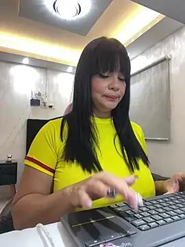 Hot beauty   online show from 07.03.26