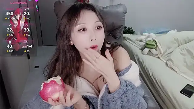 Snapshot of Xiaoyu-G chatting on 01.29.25 Xiaoyu-G online show from 01.29.25