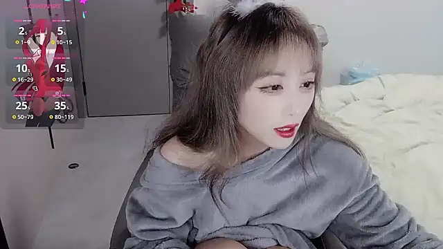 Snapshot of Xiaoyu-G chatting on 02.06.25 Xiaoyu-G online show from 02.06.25