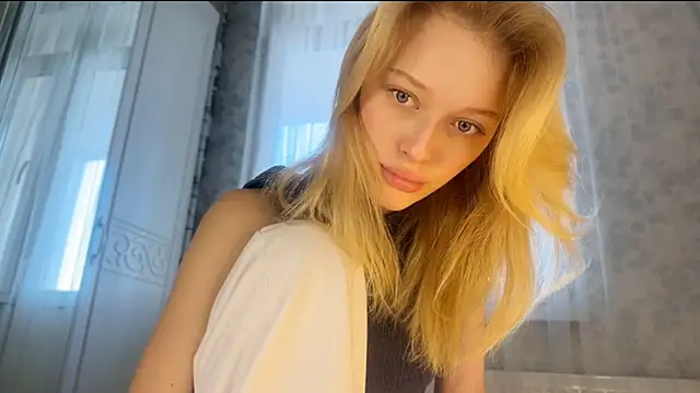 Evvie Summn1 online show from 03.01.25