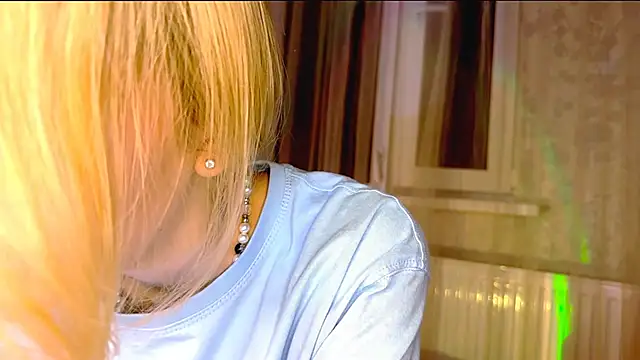 Evvie Summn1 online show from 03.04.25