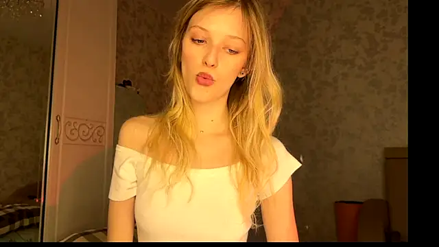 Evvie Summn1 online show from 10.23.25