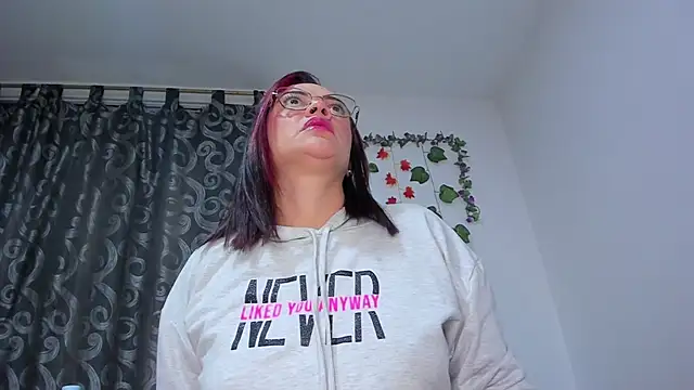 nicollee18 online show from 12.13.24