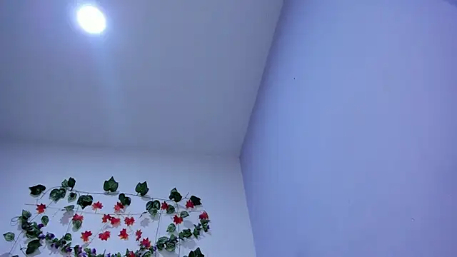 nicollee18 online show from 02.14.25