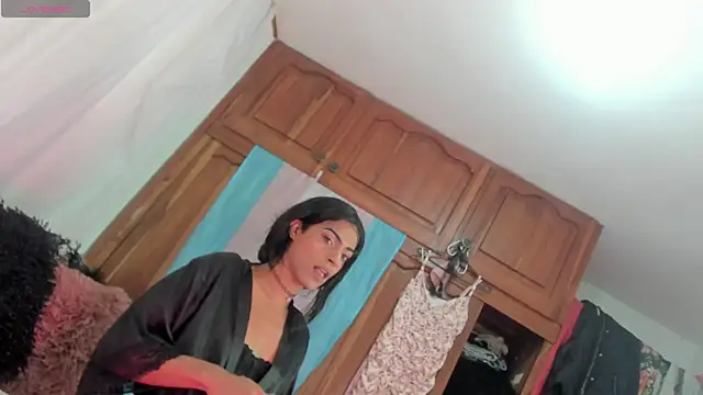 Snapshot of Itsme_Daniela chatting on 10.10.25 Itsme Daniela online show from 10.10.25