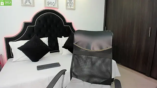 MaxxiCruz online show from 01.10.25
