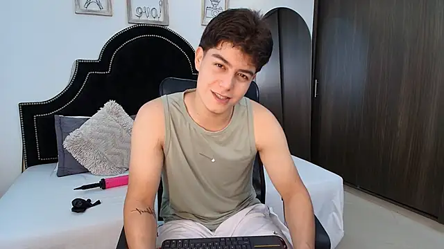 MaxxiCruz online show from 09.13.25